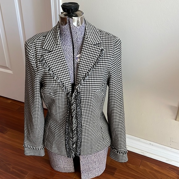 Houndstooth blazer with beads and pearl buttons - Picture 15 of 15